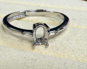 Montura de anillo ovalada de plata de ley con gema de 4 x 6 mm.