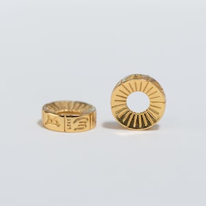 Cuenta espaciadora budista de plata de ley 925 con baño de oro mate (8 mm x 10 mm)