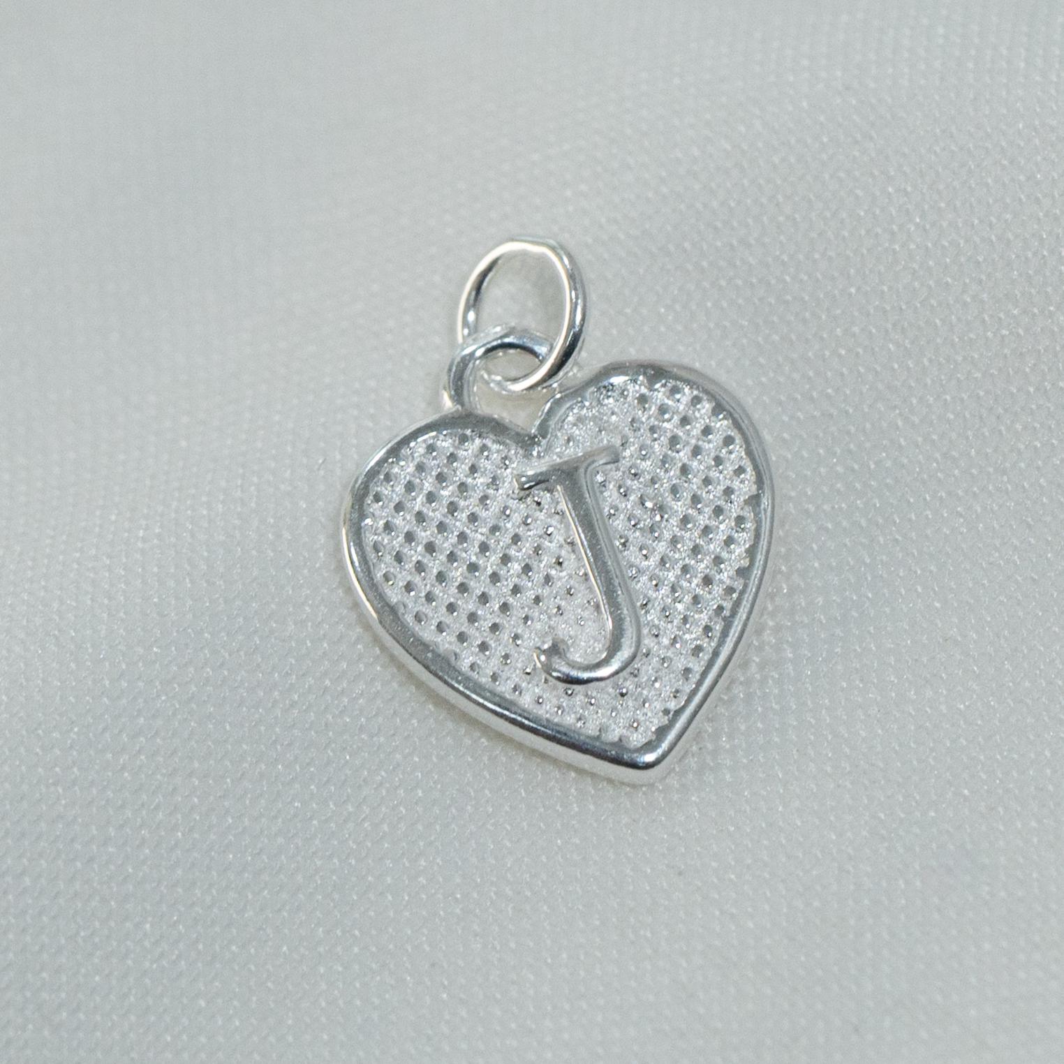 Collana con ciondolo a forma di lettera dell'alfabeto, in
