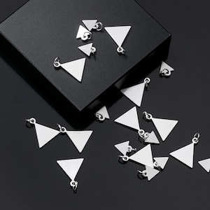 Charm triangular de plata de ley, colgante geométrico delta