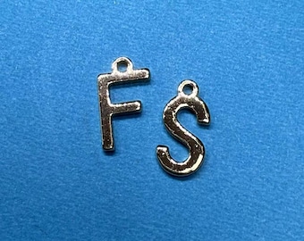 Breloque initiale plaquée or 14 carats, pendentif lettre, bijoux minimalistes