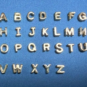 Contas de alfabeto banhadas a ouro 14K A-Z, conta de letra, conta inicial, conta de monograma, conta de nome, espaçador de pulseira, conta personalizada, conta maiúscula