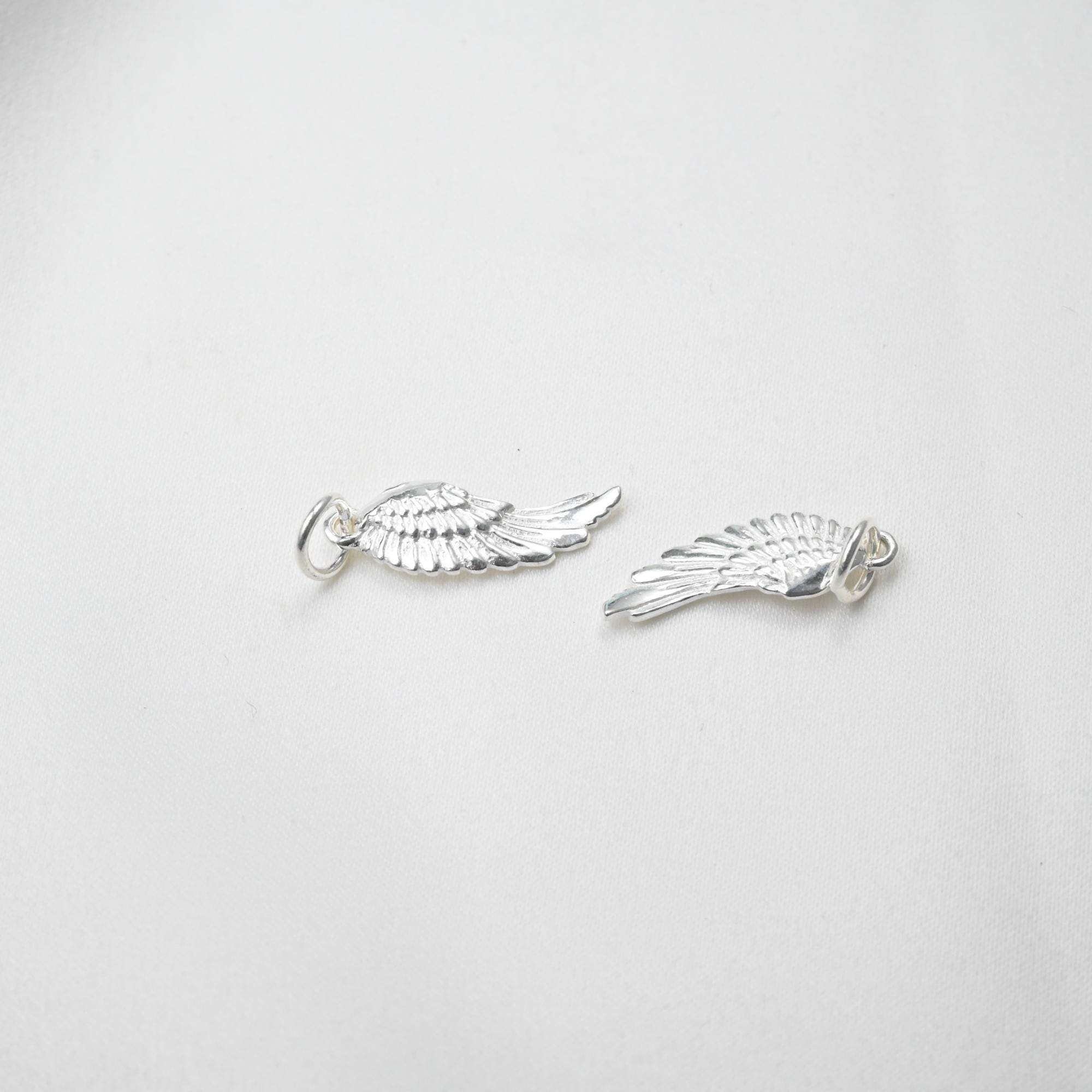 Orecchini con ali d'oro in oro 14 carati su ali in argento sterling o scegli in argento massiccio 925. Orecchini con ali in argento sterling - Italia