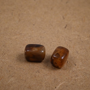 Marmurkowe koraliki z żywicy w kształcie prostokąta, geometryczne koraliki akrylowe (8 x 13 mm)