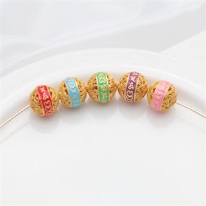 18K Matt vergoldete Emaille Om Mani Padme Hum Perle, buddhistische Perle, Meditation Perle, religiöse Perle, Armband Spacer, Glückswolke Ball Perle