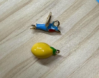 Ciondoli a forma di frutta in smalto placcati oro 14 carati, gioielli a forma di uccello