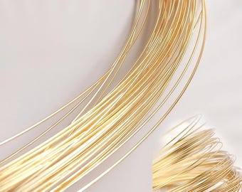 Fio semirrígido banhado a ouro 14K, ideal para confecção de pulseiras e colares artesanais.