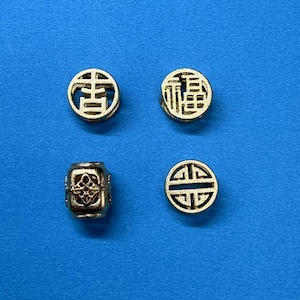 Cuentas de flores festivas bañadas en oro, cuentas de linterna en tono dorado mate, cuentas de pulsera con letras chinas en tono melocotón dorado, cuentas en tono ciruela dorado
