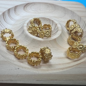Vintage Matte Gold Plated Flower Wheel Bead, Pony Bead, Daisy Bead, Floral Bead, Large Hole Bead, Flower Ring Bead, Bracelet Spacer 10mm