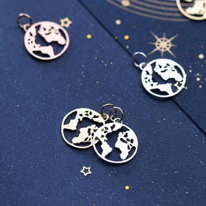 Sterlingzilveren wereldkaart bedelhanger, armband aarde, wereldbolketting, Wanderlust-oorbel, kleine bedel, globetrotter-sieraden, reizigerscharme
