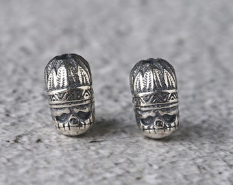 ISP67 - Spacer Spacer Skull Beads Tibetan Silver / Vintage