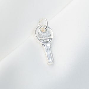 Charm pequeño de llave de plata esterlina, suministros para la fabricación de joyas