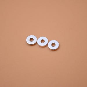 Cuentas espaciadoras redondas planas de plata de ley (4,5 mm)