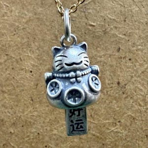 Pingente de gato da sorte em prata esterlina, pulseira Maneki Neko, colar de gato da riqueza, brinco de gato do dinheiro, joias da fortuna, pingente de gato acenando