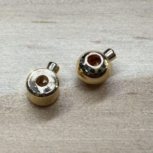 14K Vergoldete Messing Crimp End Perlen, Gold Ton Crimp Cover Beads, Flache runde Crimp Beads, Tube Crimp Ends 3.2 * 2.5 mm mit 0.8 mm Bohrung