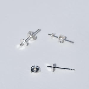 Postes de pendientes planos de plata de ley con base de perla perforada a medias, para joyería DIY (3 mm-6 mm)