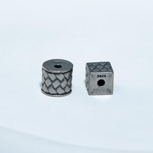 Conta em prata de lei com padrão de trama, conta em formato de cubo, conta cilíndrica trançada, espaçador geométrico para pulseira, conta em formato de coluna para colar, conta com nó celta de 8 mm e 10 mm.