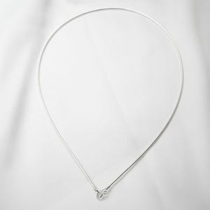 Naszyjnik choker z drutu ze srebra próby 925, smukły, minimalistyczny design