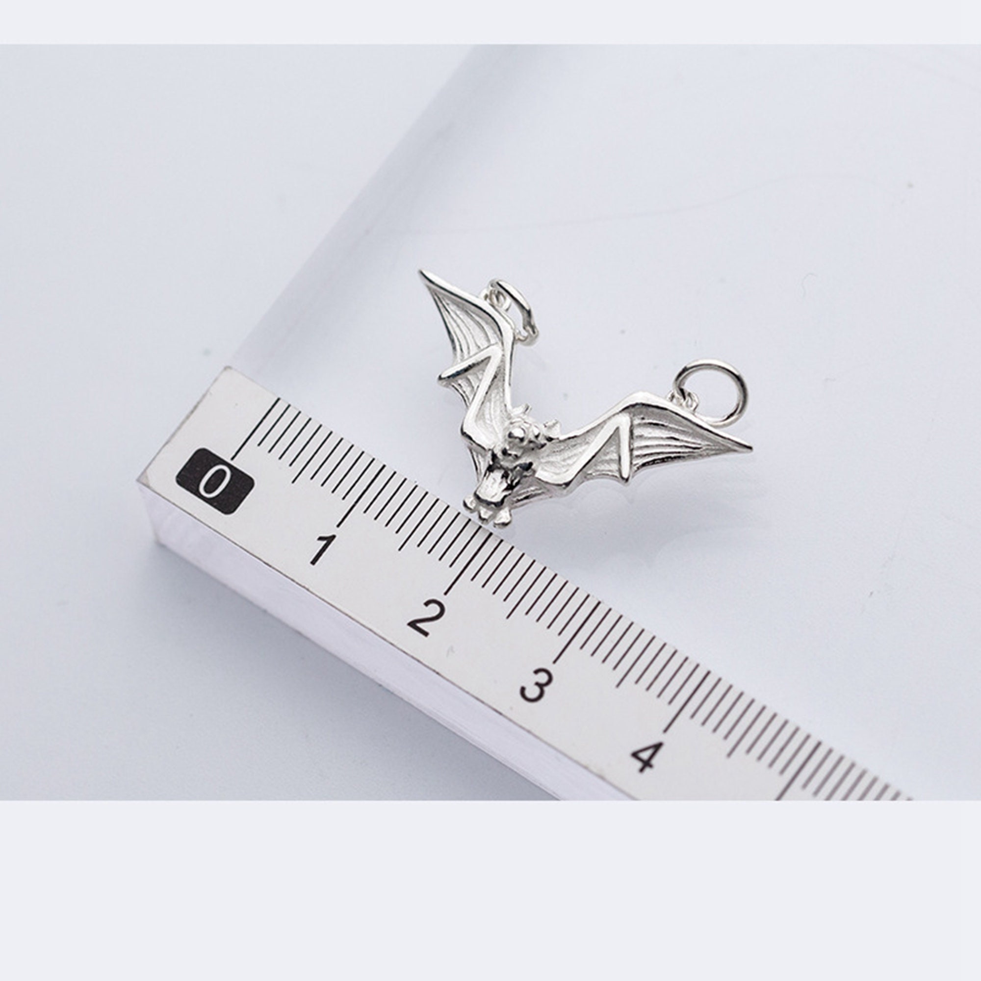 Ciondolo a forma di pipistrello in argento sterling, ideale per la creazione di gioielli fai da te (29 x 17 mm) - Italia