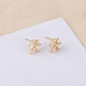 20pcs Gold Plated CZ Snowflake Earring Stud With Loop, CZ Pave Zircon Flower Earring Posts, Snowflake Ear Studs , Christmas Earring 11*10mm
