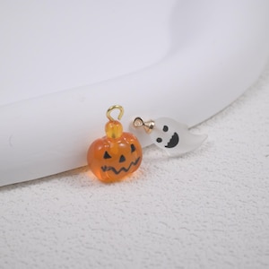 Żywiczna zawieszka na Halloween, dynia, duch, mosiądz