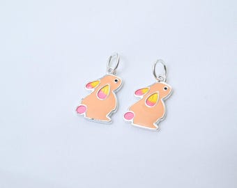 Colgante con dije de conejo de plata de ley esmaltada