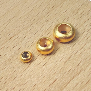18K Matt Gold plattiert Schiebeperlen, einstellbare Rondell Silikon Charm Bead