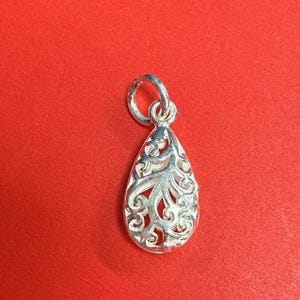 Sterling Silber Wassertropfen Charm Anhänger, Spiral Armband, Wasser Tropfen Halskette, erfrischende Ohrring, Teardrop Schmuck, Wasser Element Charm