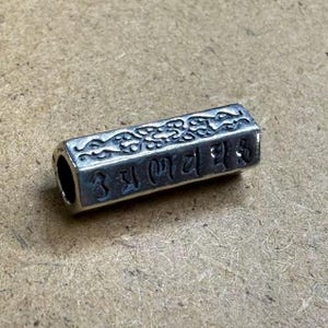 Sterling Silber Om Mantra Perlen, buddhistische Perle, Meditation Perle, Mala Perle, religiöse Perle, Armband Spacer, Gebetsperle, Tube Perle