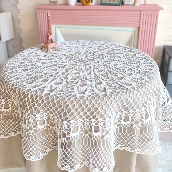 Grande nappe ronde au crochet réalisée sur commande