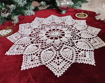 White crochet doily 30cm, classic round centrepiece, vintage style handmade placemat