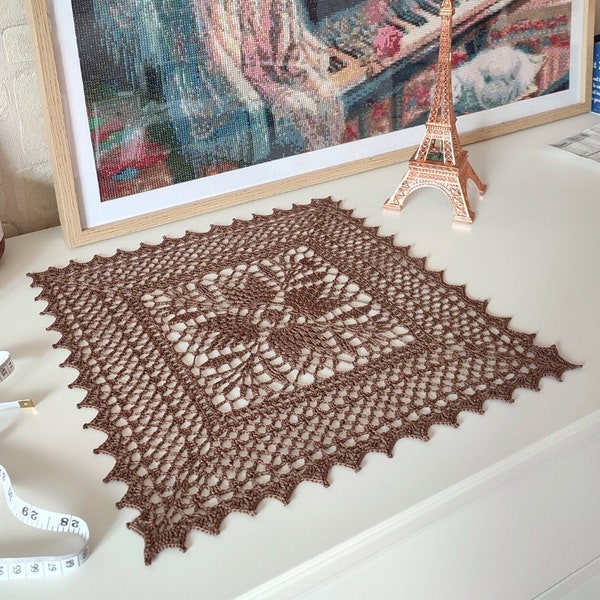Chemin de table carré au crochet de couleur marron chocolat