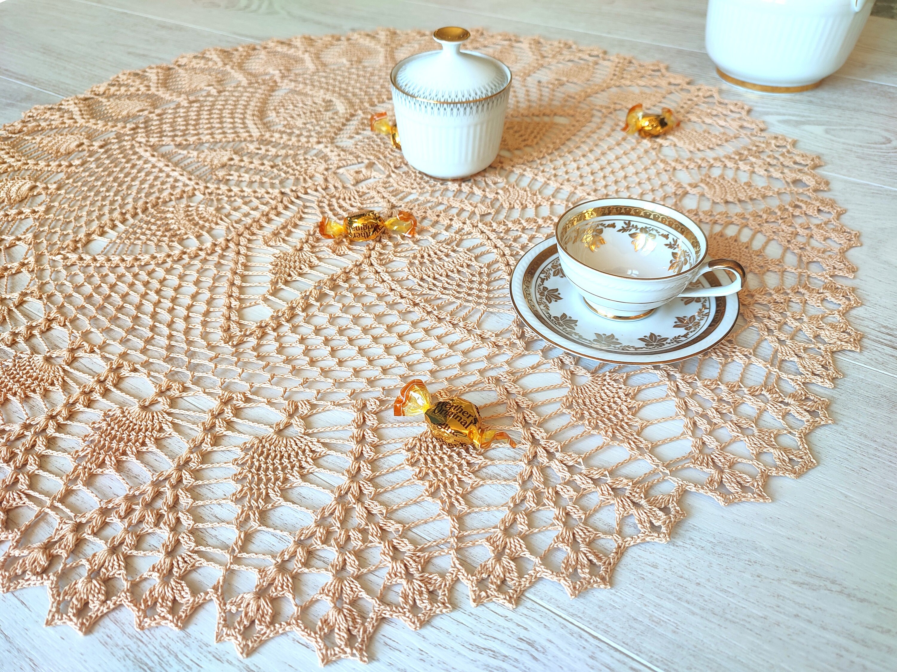 Carré de Sable Doré Dans Un Cercle Au Crochet Doily, Centre Table en Dentelle Style Vintage, Décor É