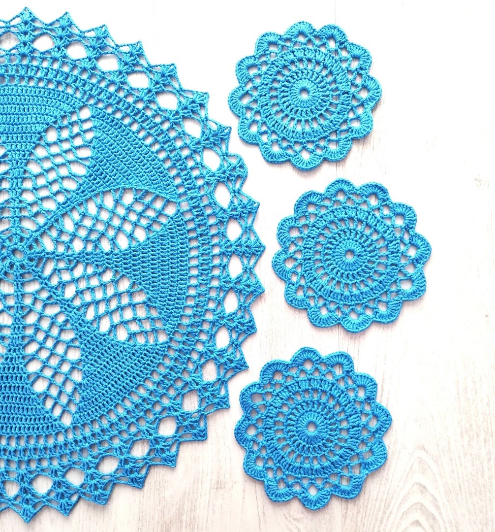 Grand Napperon et 3 Coasters Crochet, Ensemble de Table Coton Bleu Clair Vintage, Décor Écologique e