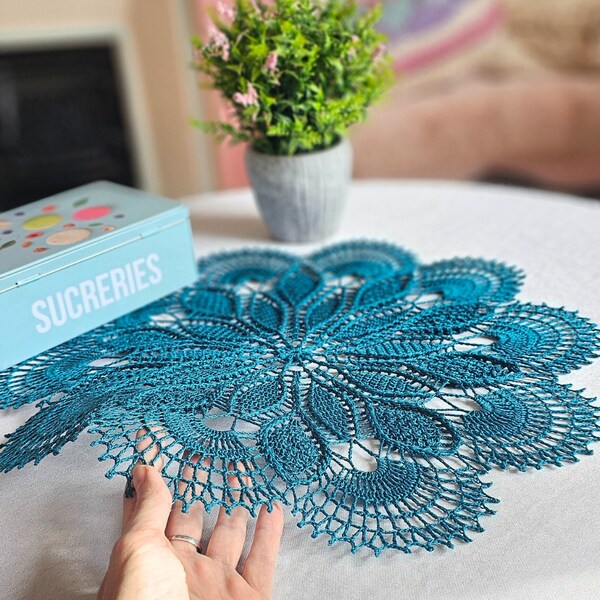 Napperon au crochet turquoise pour la décoration de table