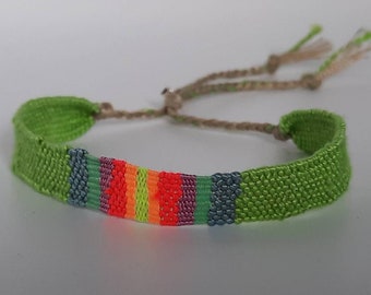 Hand-woven bracelet: the "Green Rainbow", adjustable, in cotton and 1 polyester thread, for women