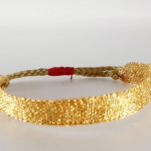 Hand-woven bracelet: The "summer evening under the palm trees", in Japanese gold thread, gold chain thread and red sliding knot