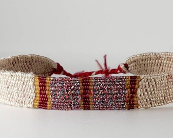 Hand-woven bracelet: "Lunch on the terrace", linen string, wine-colored silk thread, mustard thread, lurex thread with pink reflections.