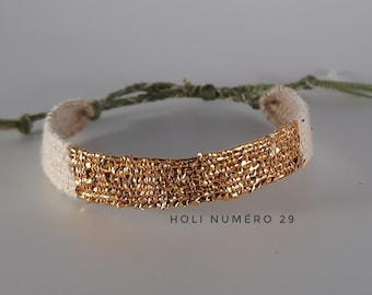 Le "Coupe de champagne" : Bracelet Holi, tissé à la main, en fil de coton brut japonais, et fil doré.