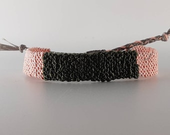 The “Softness in the tundra”: Hand-woven bracelet, adjustable, in powder pink satin cotton, and bottle green satin thread, for women