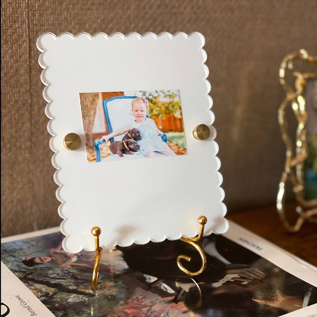Square Scalloped Acrylic Frame