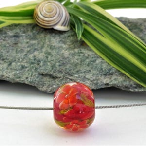 Perlina a forma di fiore rosso in vetro di Murano, bellissima collana con girocollo, cinturino in pelle o simile, perlina in vetro caricata a mano, pezzo unico, 2 cm x 1,5 cm / 1,5 mm