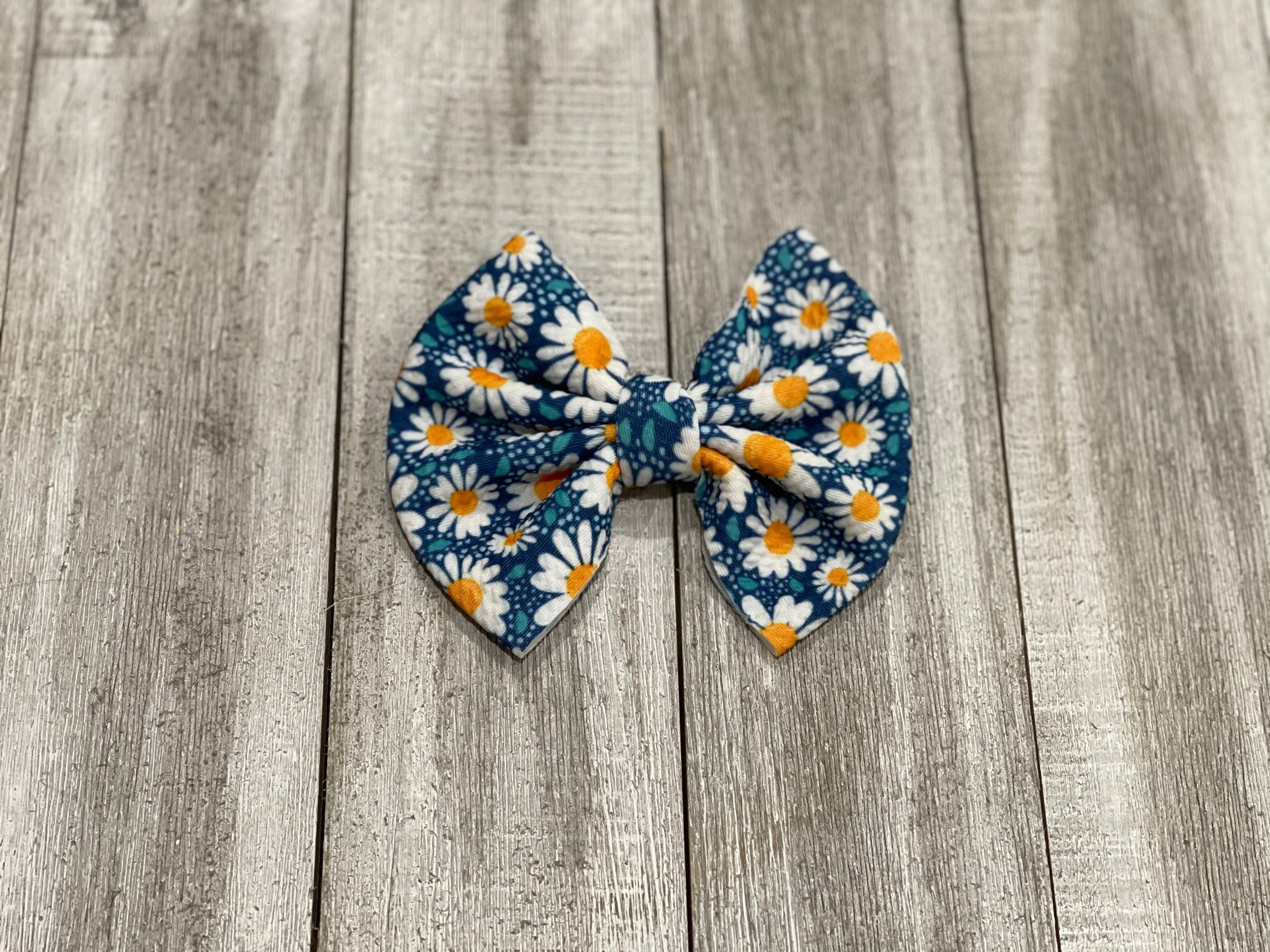 Daisy hair bow/ 5 bows/ big bows/ childs bows/ daisy bow/ Etsy