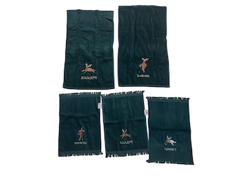 Set di 5 asciugamani verdi ricamati con Babbo Natale e renne, modello Vintage Grand Prix Avanti Christmas.