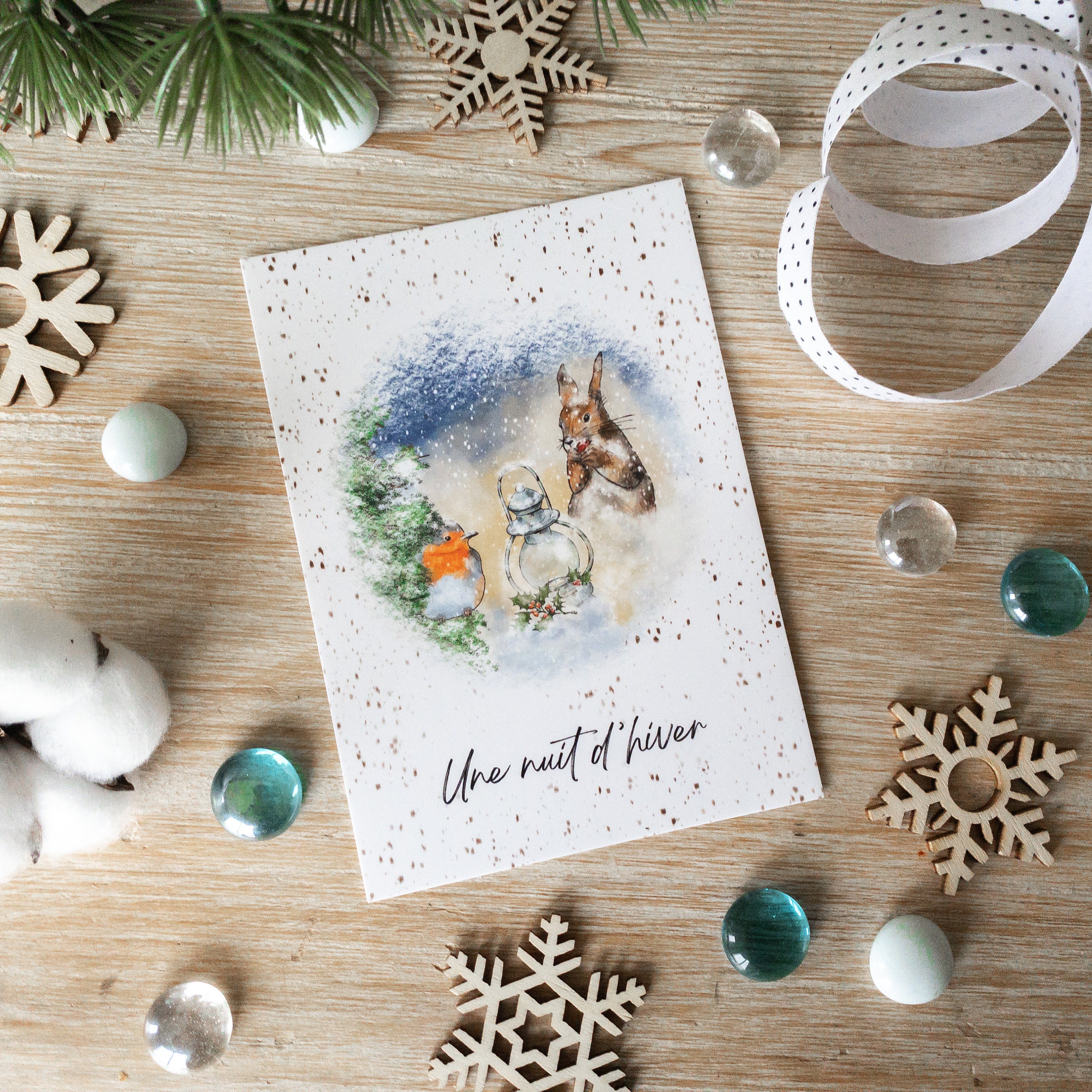 Carte Postale Illustrée Une Nuit d'hiver | Neige, Carte de Voeux, Noël, Lapin, Forêt, Enneigé, Rouge