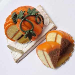 Halloween Pumpkin Cake - Dolls House Miniature Food - Cake/Confectionery Item for Dolls House 1:12 Scale - Handmade