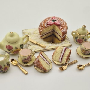 Tee für 2 mit Victoria Biskuitporzellan - Puppenhaus Miniatur Essen - Kuchen/ Konfekt Artikel für Puppenhaus 1:12 hergestellt aus Polymer Clay