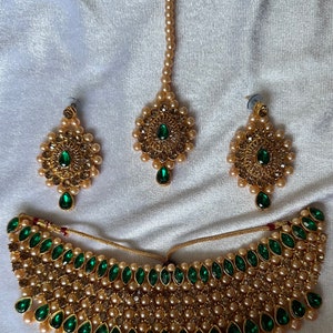 Green and Gold Plated Beads and Kundan Choker Necklace Earrings Tikka Set Bronze Bridal Indian Jewellery Eid