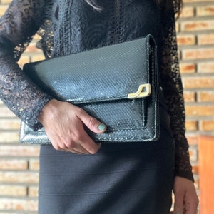 Vintage 1970&#39;s Black Snakeskin Clutch // party clutch// snakeskin clutch// shoulder bag//