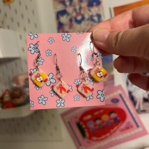 Boucles d'oreilles pendantes jus de fruit fraise OU pomme en pâte polymère